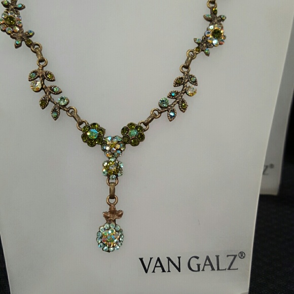 Floral Green SWAROVSKI CRYSTAL NECKLACE - Picture 3 of 6